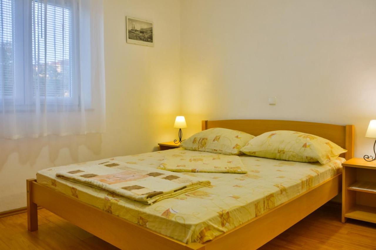 Apartments With A Parking Space Senj - 11520 Extérieur photo
